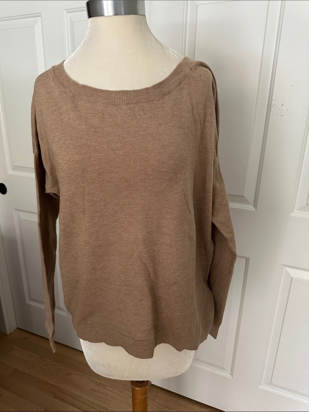 GAP Scoop Neck Sweater in Light Brown, Size M